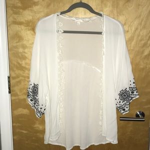 White kimono with black detail on sleeves